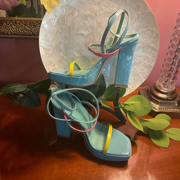 Marc Fischer Acres Heeled Strapy Sandal. In yellow, pink and blue. NWT’S. Size 6 - Picture 2 of 13